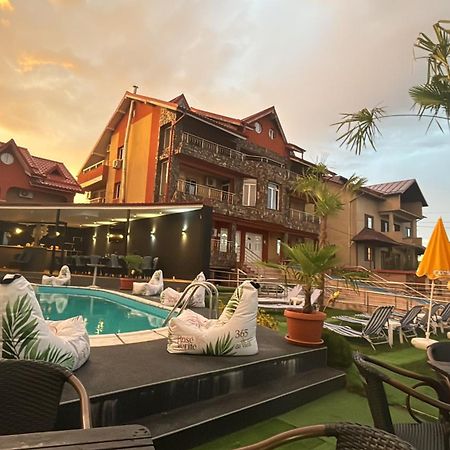 Hypnotic Villa Piteşti Exterior foto